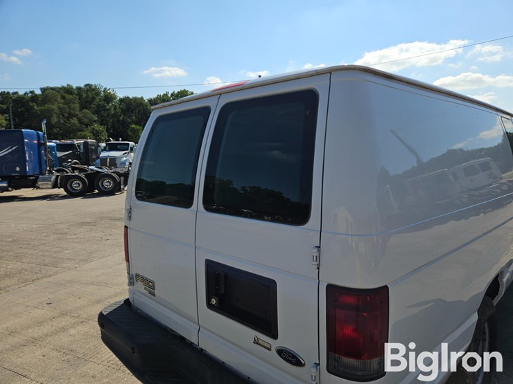2013-ford-e350-image-17
