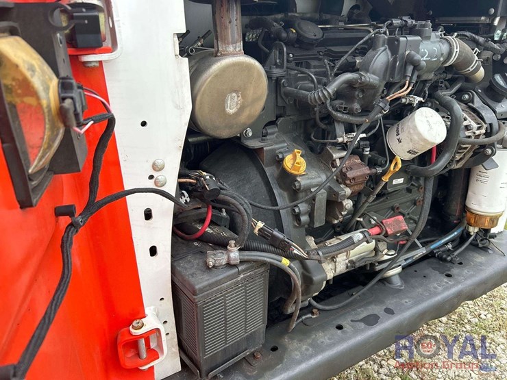 2020-bobcat-t740-image-8