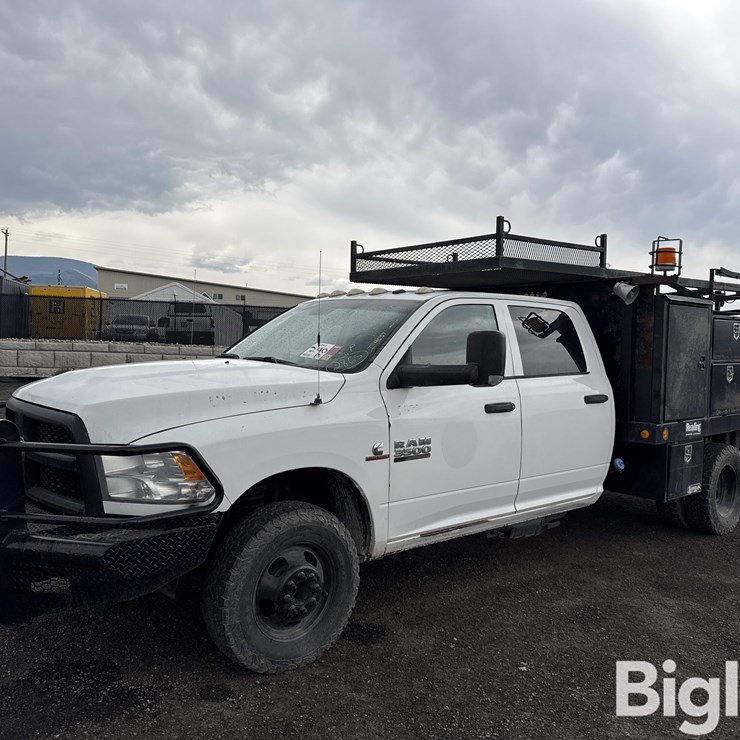 2014 RAM 3500 4x4 Crew Cab Flatbed Service Truck