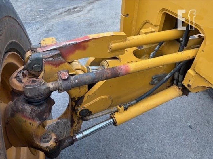 2009-deere-670g-image-18