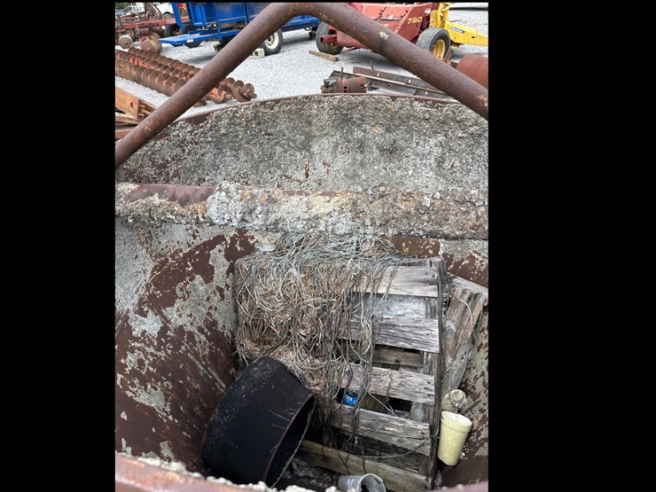 #92-•-concrete-bucket-image-2