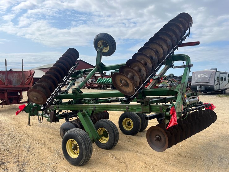 john-deere-235-image-2