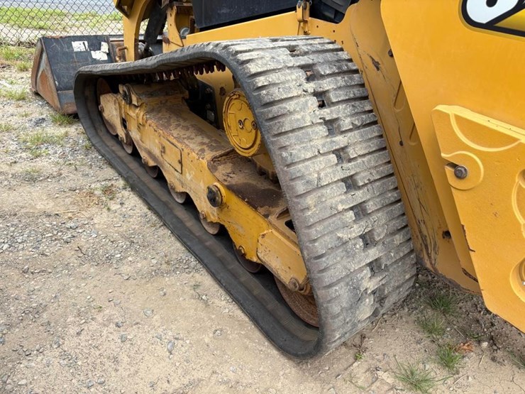 2020-caterpillar-299d3-image-12