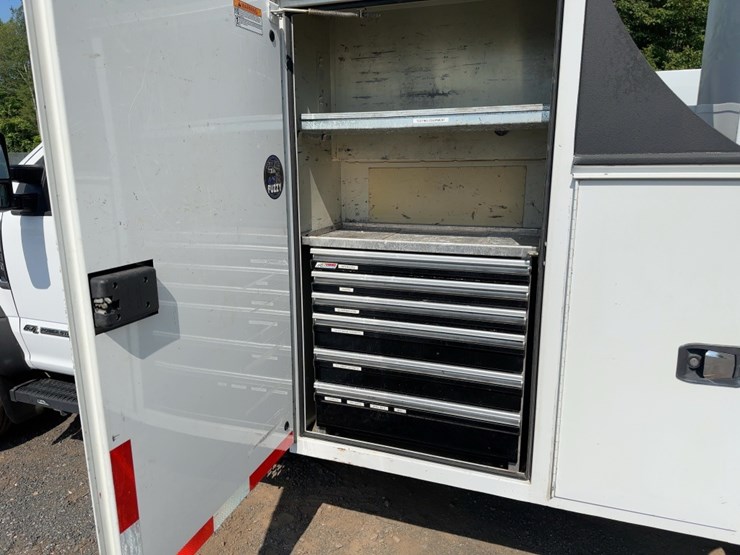 2017-ford-f550-xl-image-13