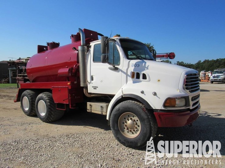 (x)-2006-sterling-60-bbl-t/a-bobtail-vacuum-truc-image-1