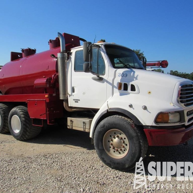 (x) 2006 STERLING 60-Bbl T/A Bobtail Vacuum Truc