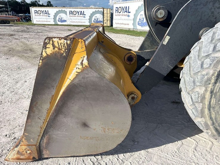 2014-deere-644k-image-11