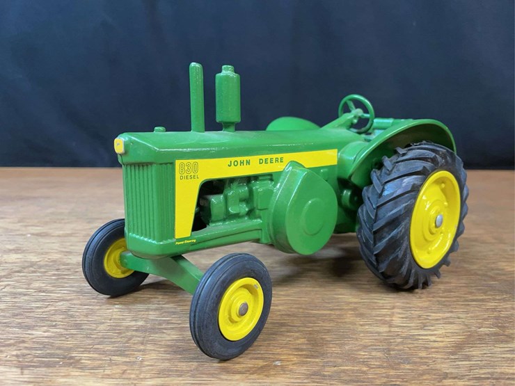 john-deere-830-image-1
