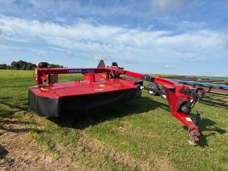 2022-new-holland-210-image-1