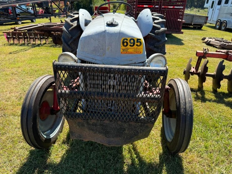 ford-tractor-image-2