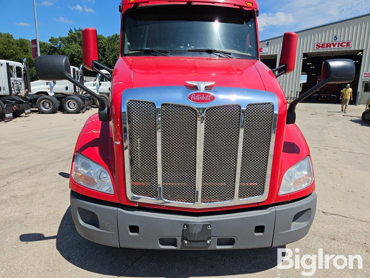 2015-peterbilt-579-image-11