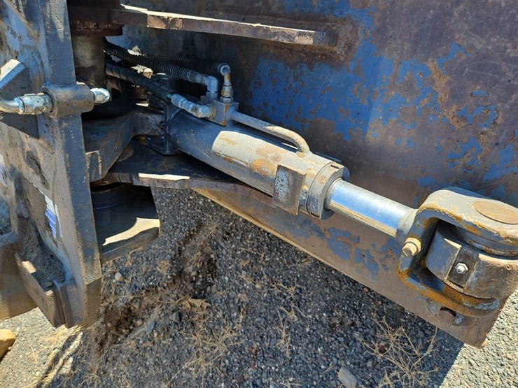 geith-60"-hydraulic-tilting-cleanup-bucket-image-7
