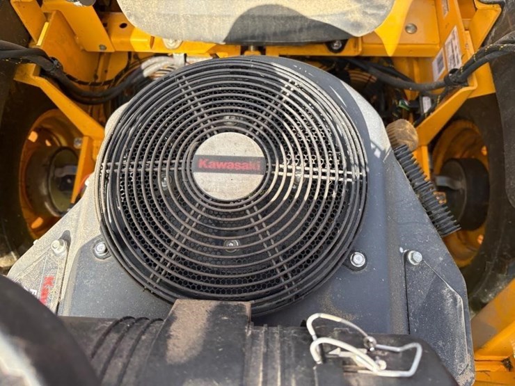 cub-cadet-pro-z-700-zero-turn-mower-image-10
