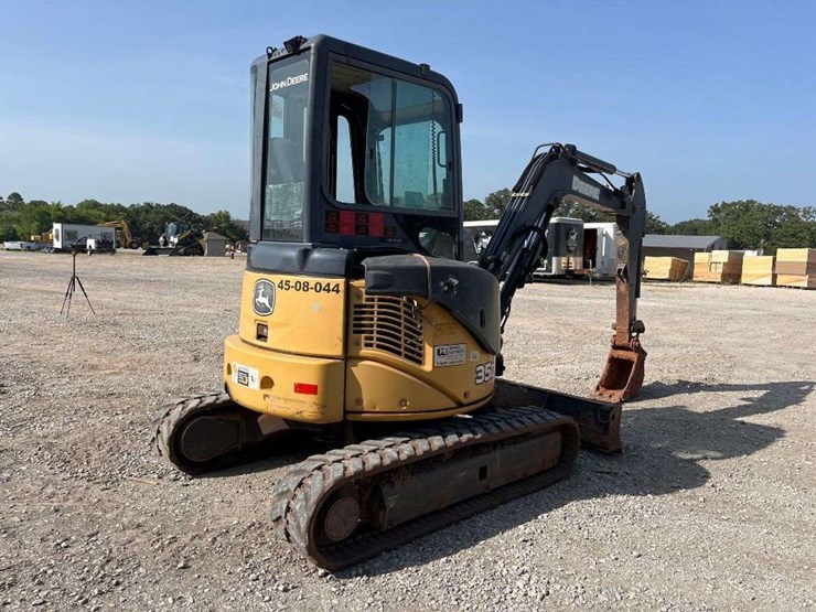 2013-deere-35d-image-3