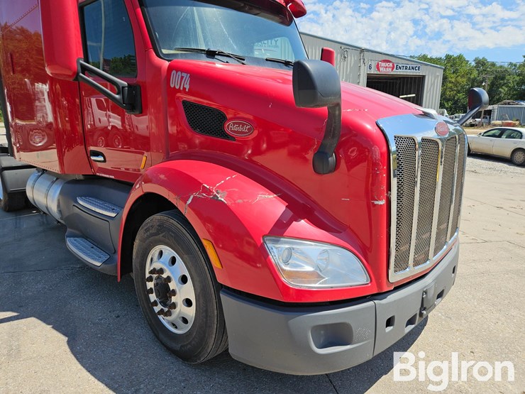 2015-peterbilt-579-image-13
