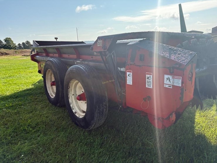 h&s-3131-heavy-duty-manure-spreader-image-9