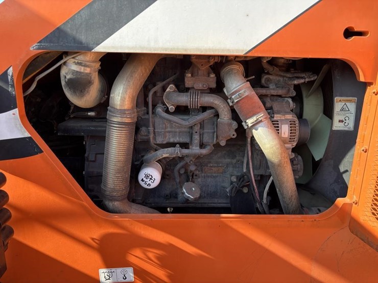 2013-jlg-8042-image-49