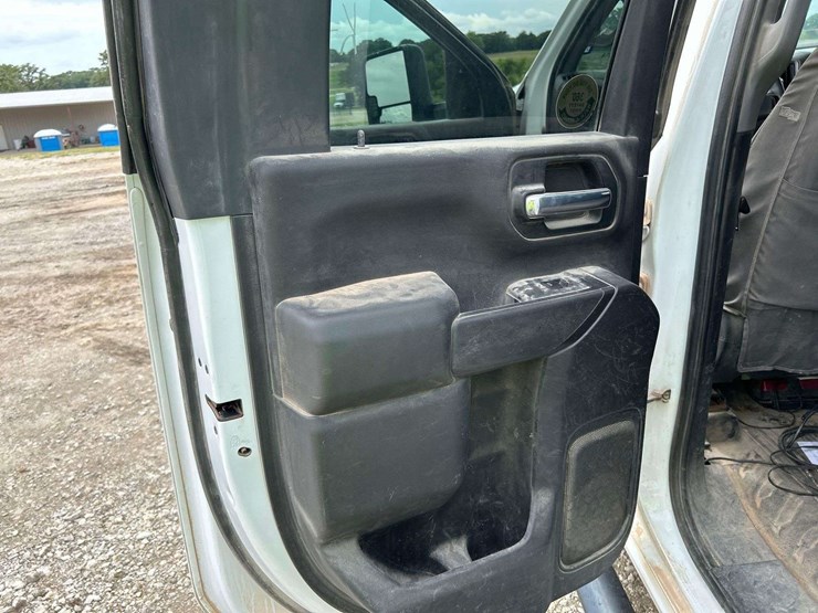 2020-chevrolet-silverado-3500-image-16
