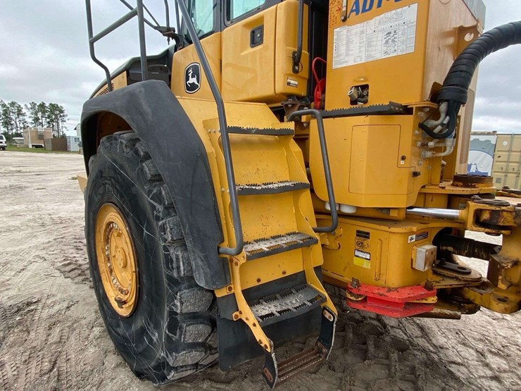2015-deere-410e-image-23