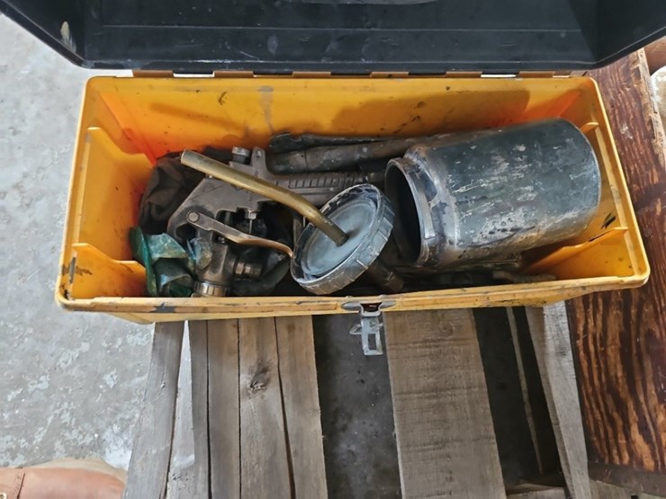 quantity-of-paint-sprayers,-image-6