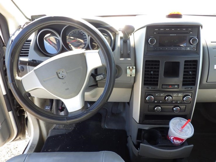 2010-dodge-grand-caravan-image-9