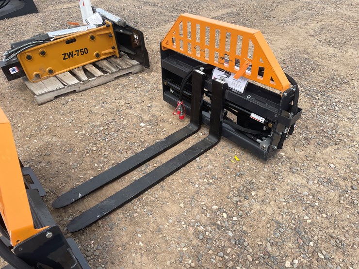 #3063-•-unused-2025-wolverine-hydraulic-adjustable-pallet-fork-attachment-image-1