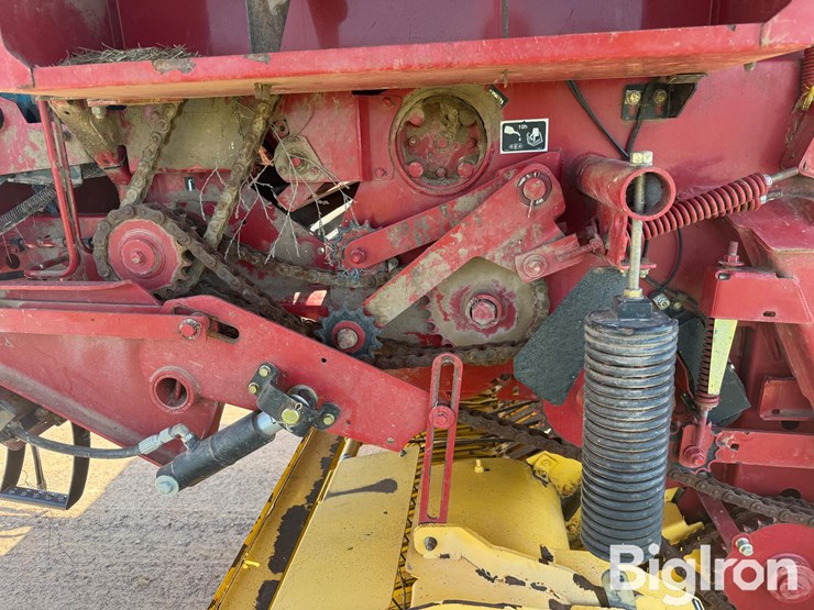 2014-new-holland-br7070-image-15