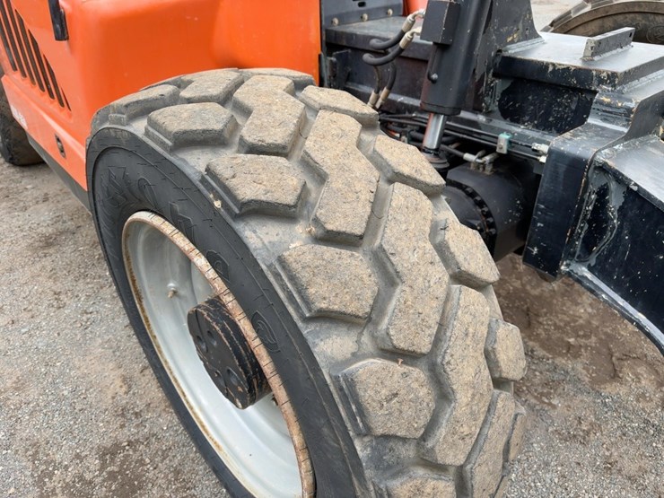 2012-jlg-g10-55a-image-12