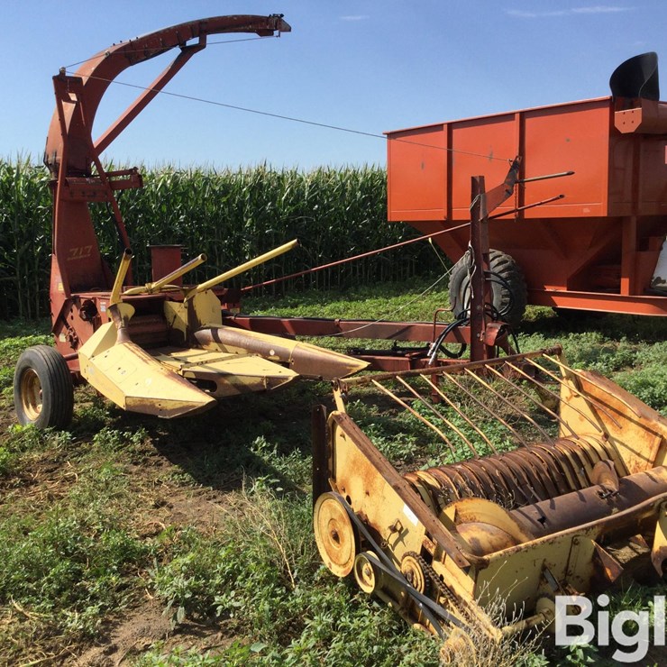 NEW HOLLAND 717