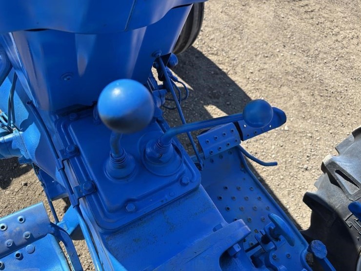 ford-2810-image-24