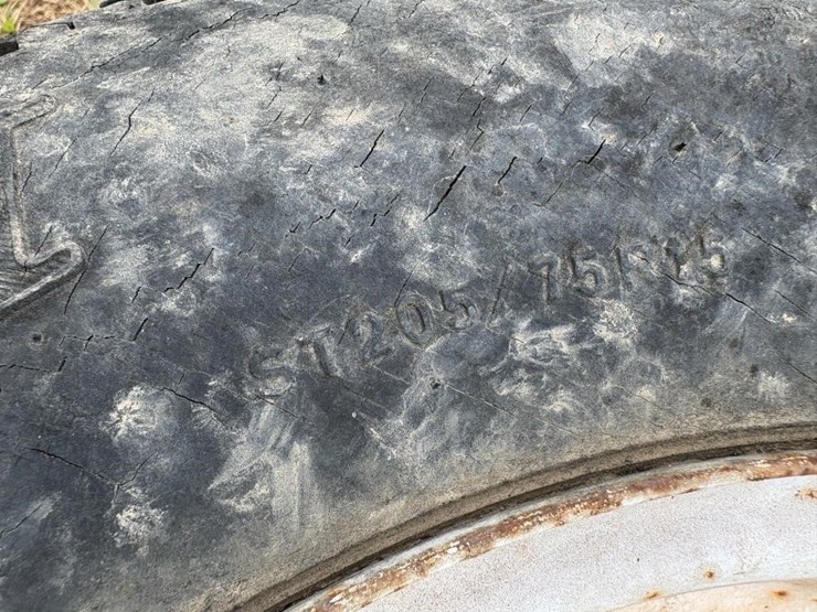 tire-changer-&-st205/75-r15-tire-image-6