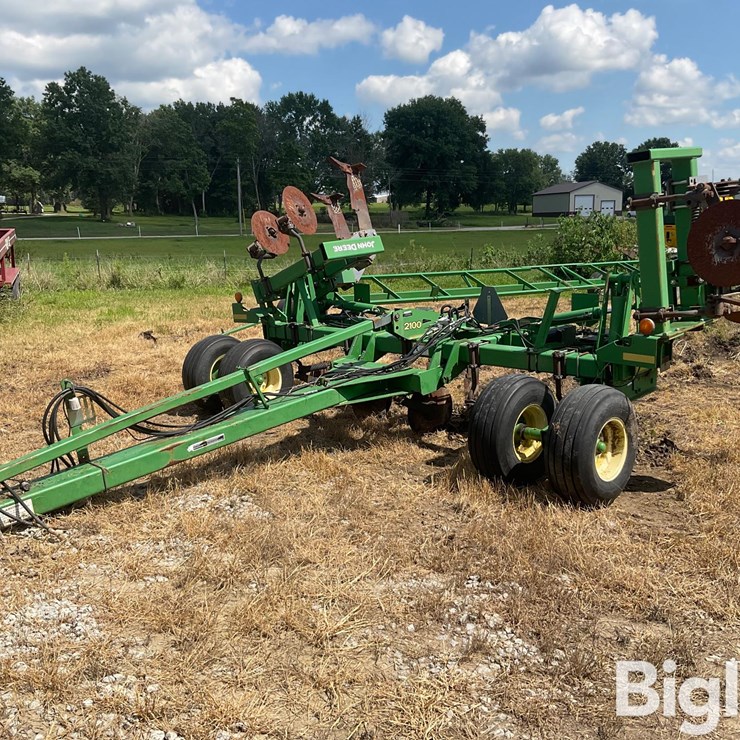 JOHN DEERE 2100