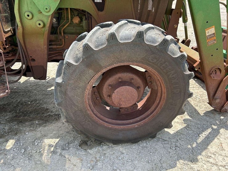 2011-john-deere-5075m-image-22