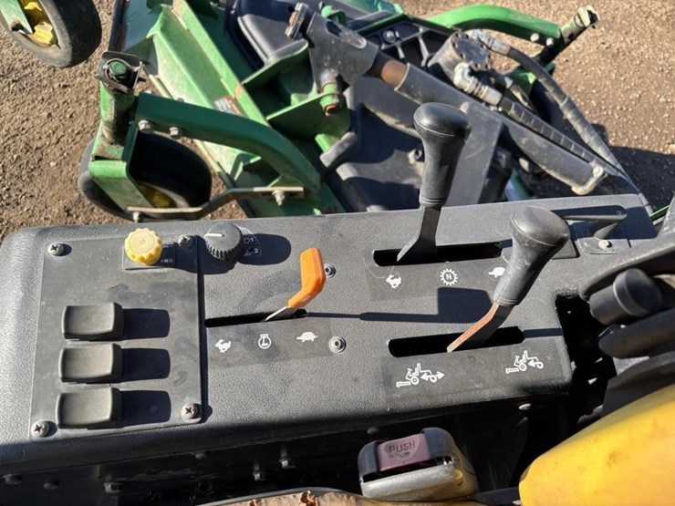 2013-john-deere-1600-turbo-image-23