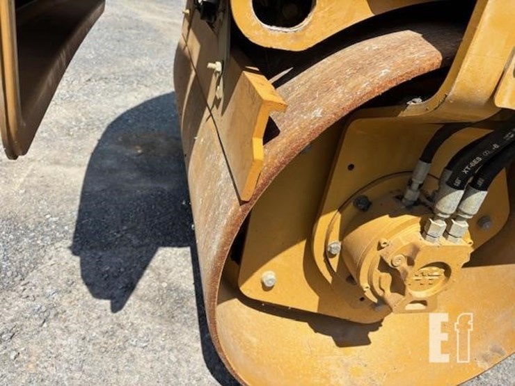 2019-caterpillar-cb24b-image-9