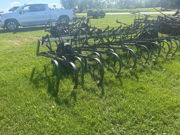 john-deere-14-image-15