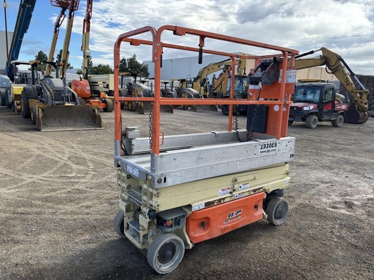 2014-jlg-1930es-image-3