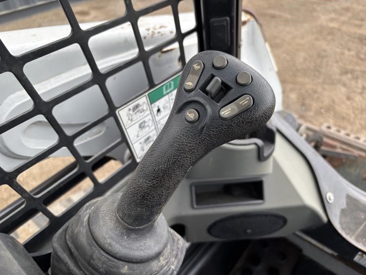 2022-bobcat-t550-image-21