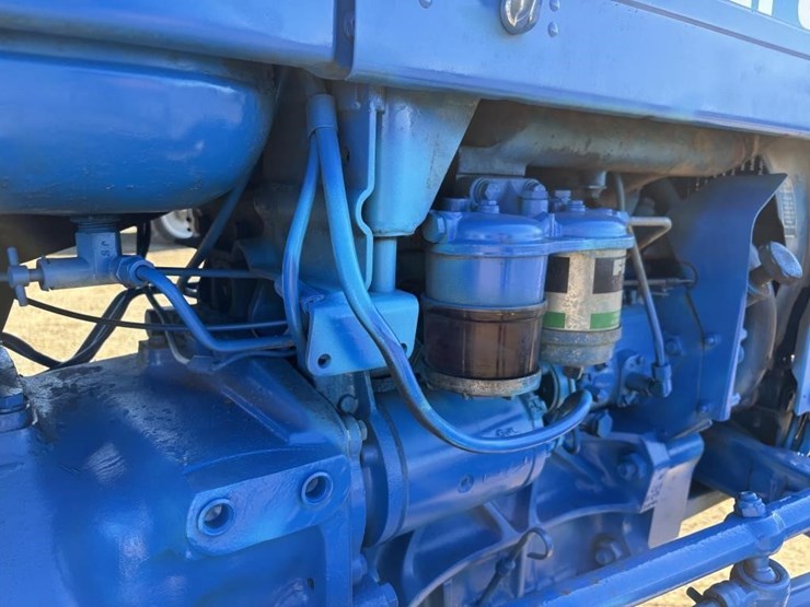 ford-2810-image-37