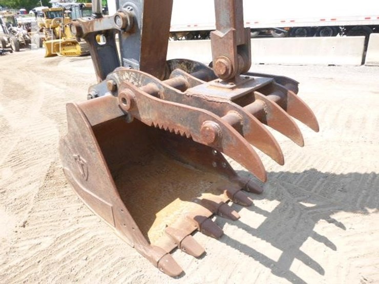 2017-deere-210g-lc-image-16