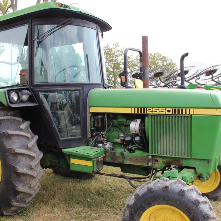 JOHN DEERE 2550