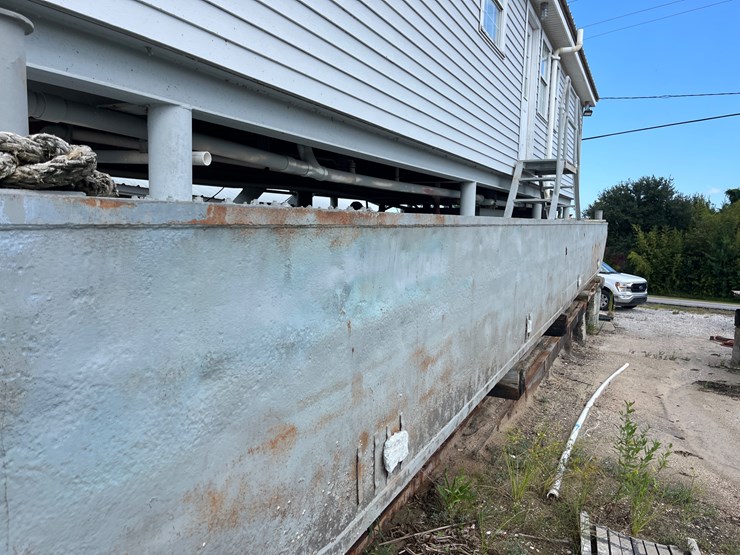 #105-•-living-quarters-barge-image-11