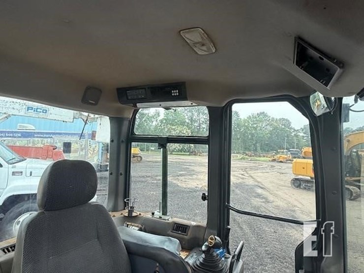 2005-komatsu-d39px-21-image-22
