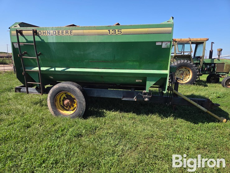 john-deere-135-image-4