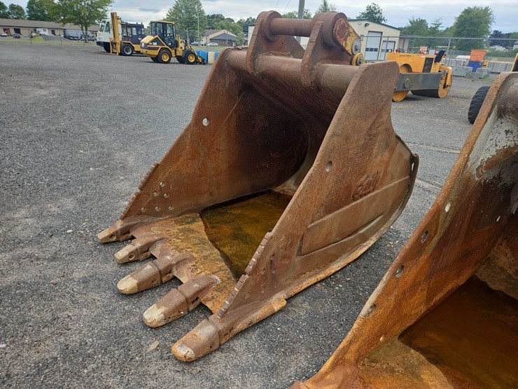 geith-52"-bucket-with-teeth-image-1
