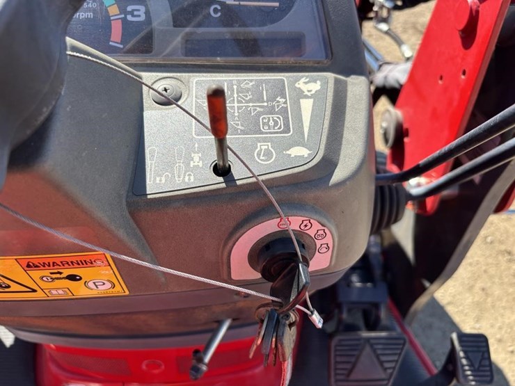 2017-massey-ferguson-gc1710-image-32