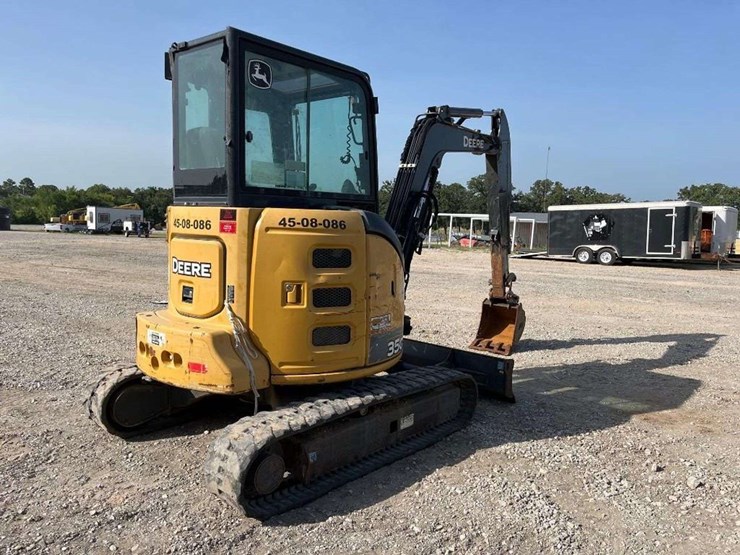 2016-deere-35g-image-3