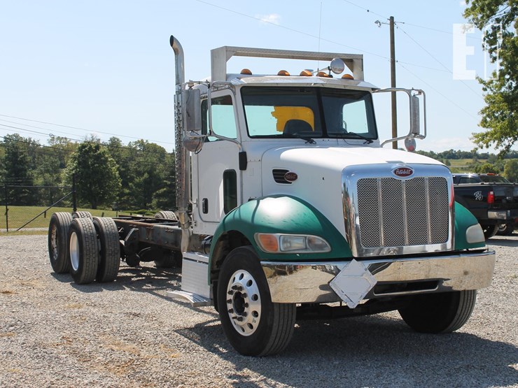 2005-peterbilt-335-image-2