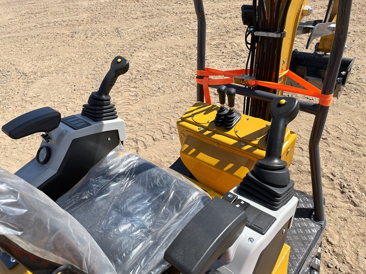 #9453-•-2025-unused-cfg-mini-excavator-image-6
