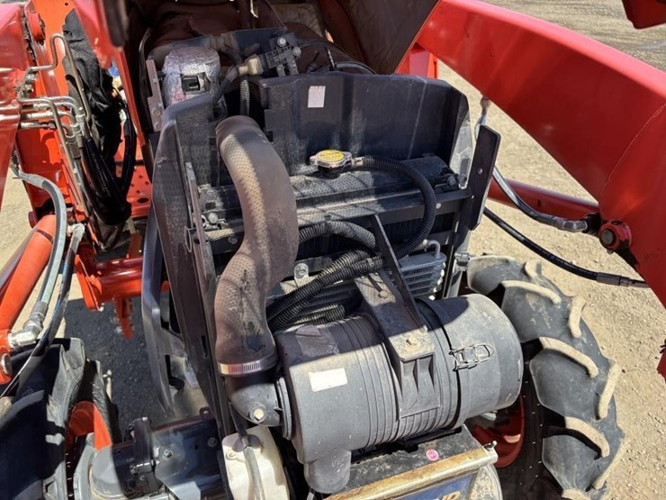 2018-kubota-l4701-image-40